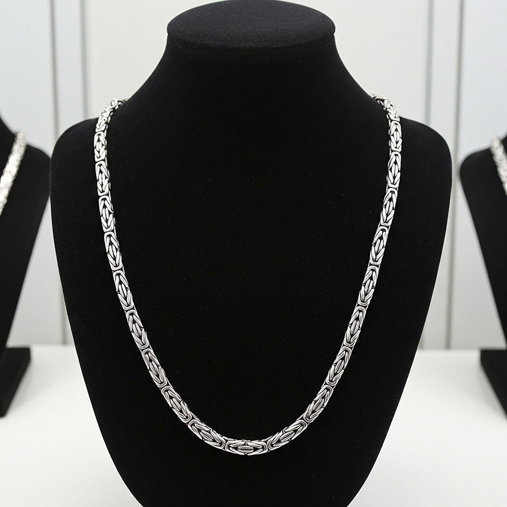 Bali Byzantine Chain - 3mm on Bust