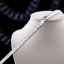 Beveled Curb Chain - 4.4mm Clasp View