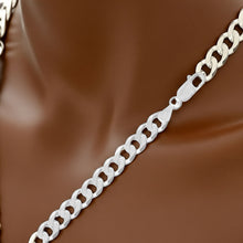 Beveled Curb Chain - 5.7mm Clasp View