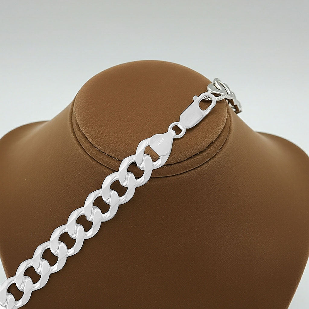 Beveled Curb Chain - 8.3mm Clasp View