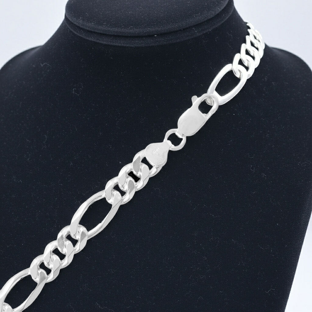 Figaro Chain - 8mm Clasp View