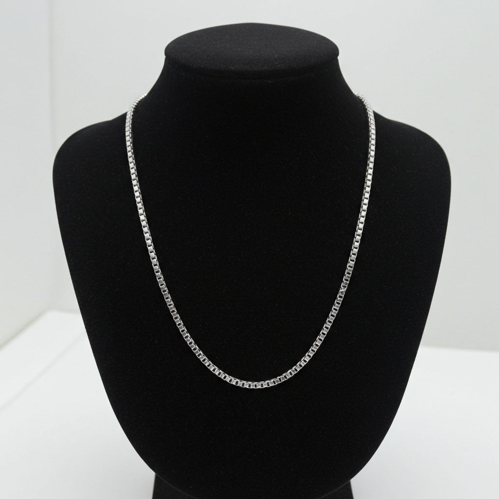 Heavy Box Chain - 1.5mm on Bust Display