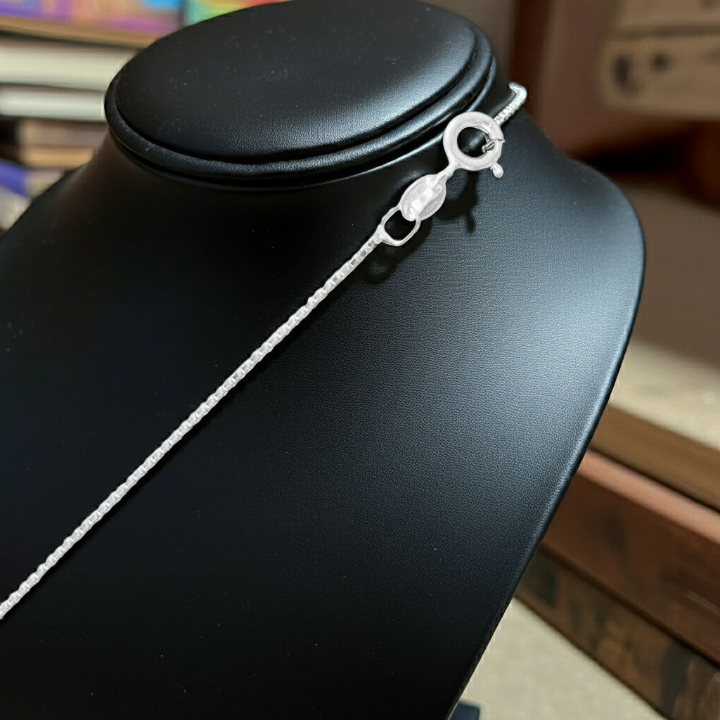 Light Box Chain Silver - 1mm Clasp View