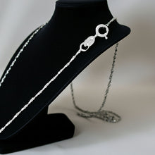 Twisted Serpentine Chain - 1mm Clasp View